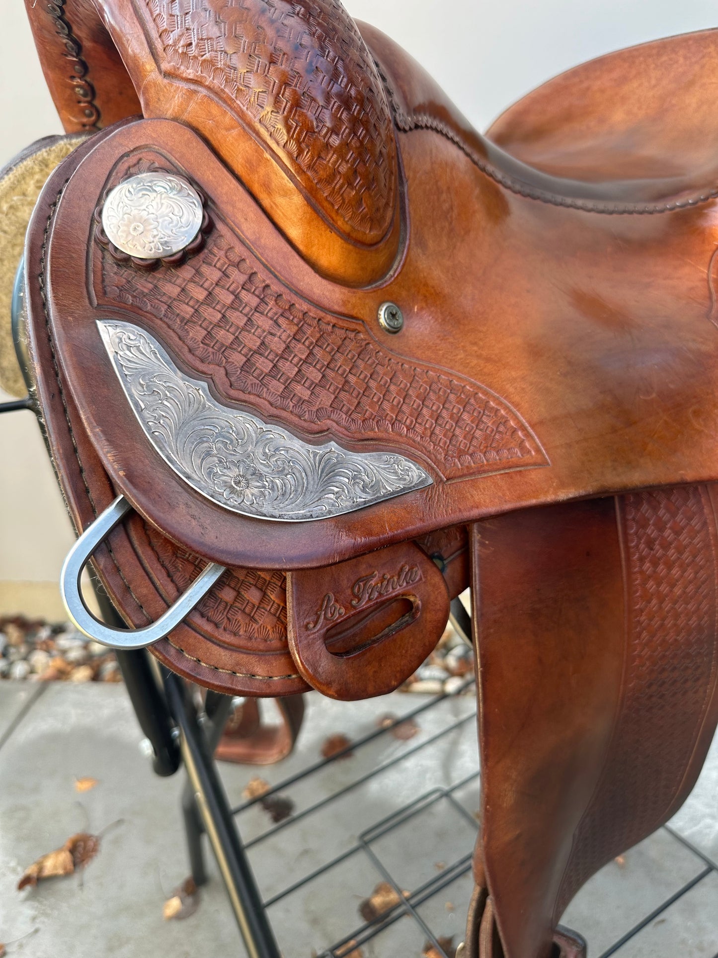 A. Frinta Show Saddle QH 16"