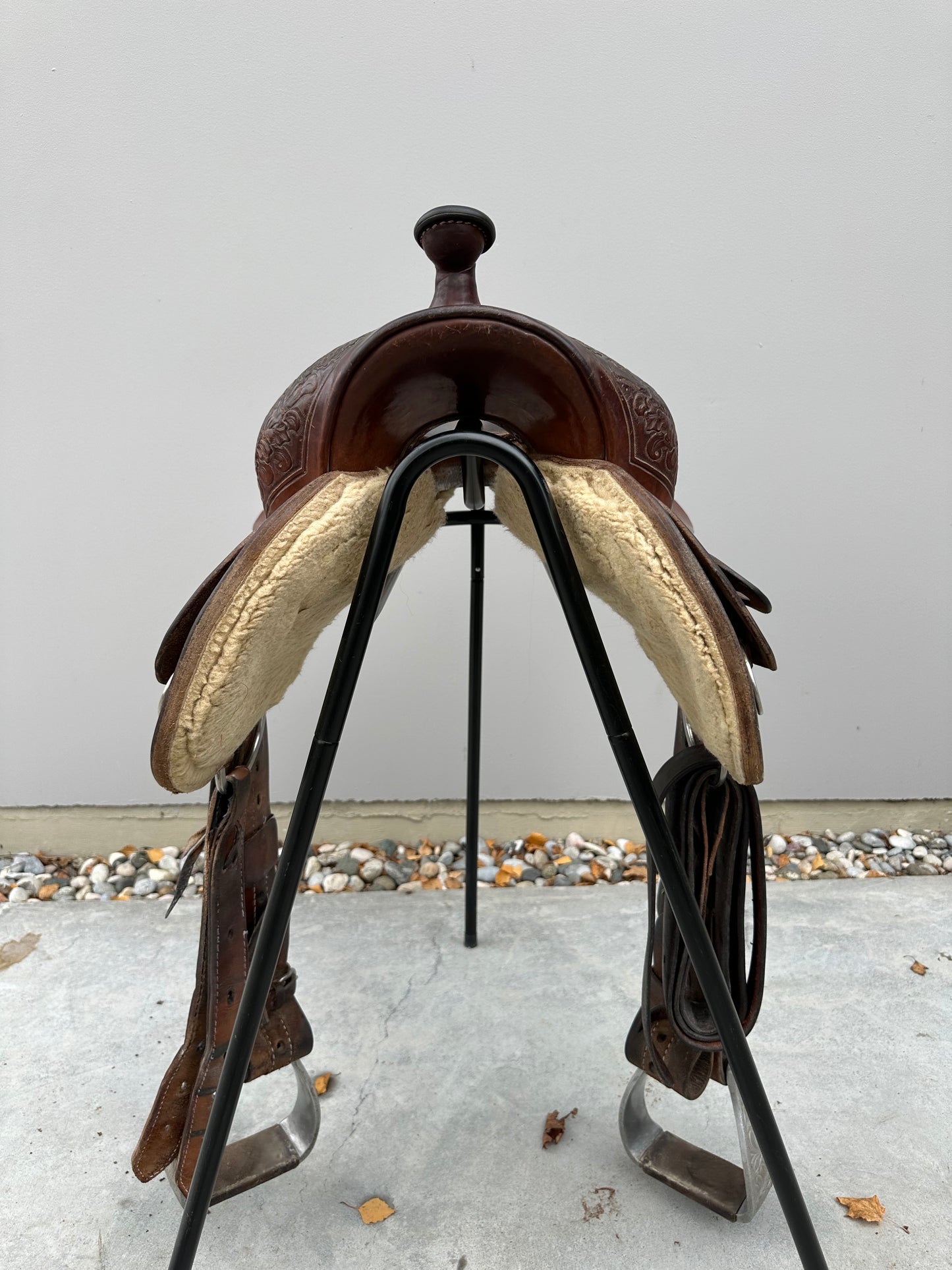 A. Frinta Saddlery for Rocking B, FQH 16“