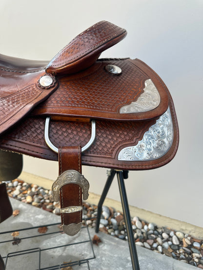 A. Frinta Show Saddle QH 16"