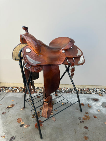 A. Frinta Show Saddle QH 16"