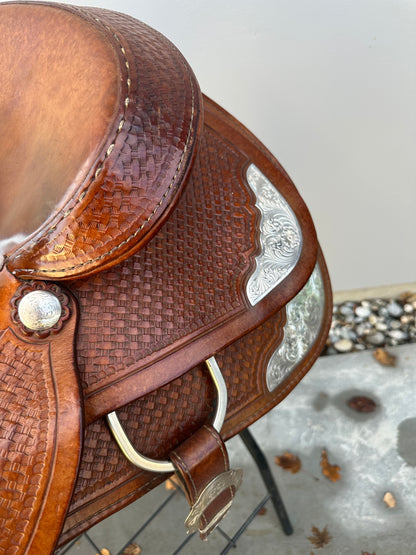 A. Frinta Show Saddle QH 16"