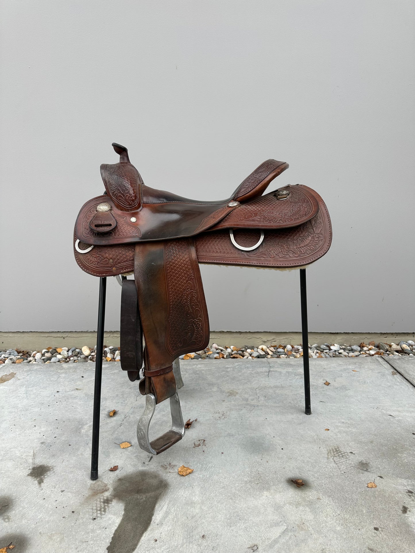 A. Frinta Saddlery for Rocking B, FQH 16“