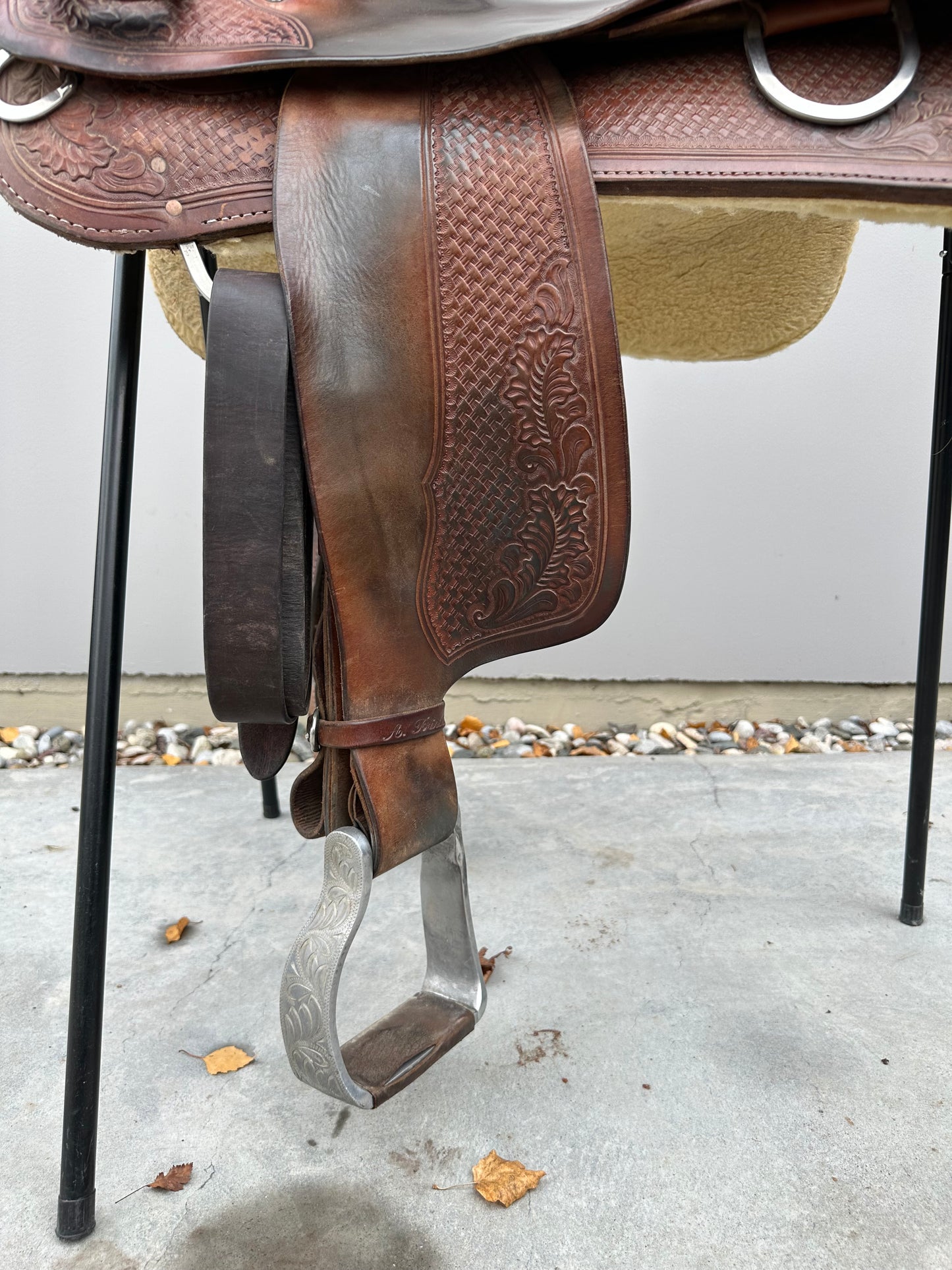 A. Frinta Saddlery for Rocking B, FQH 16“